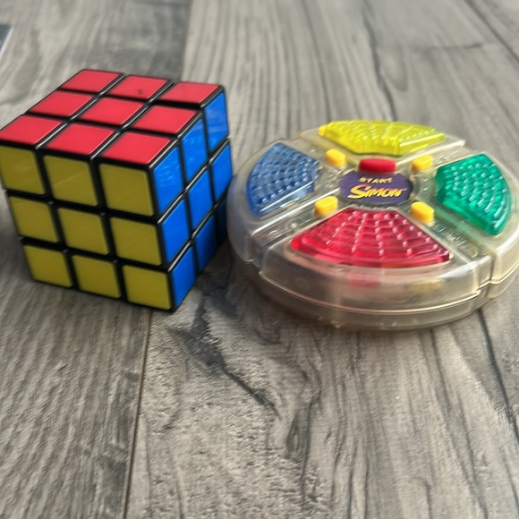 Rubik's Cube & Electronic Simon Game Challenge Puzzle - Picture 7 of 7